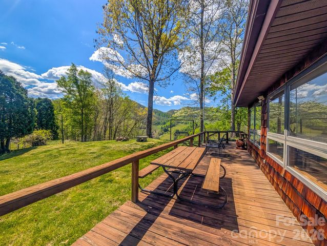 572 Pleasant Valley Road, Burnsville, NC 28714