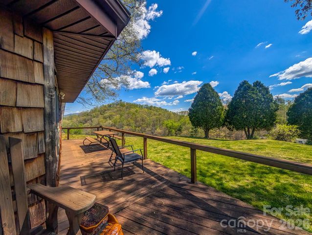 572 Pleasant Valley Road, Burnsville, NC 28714