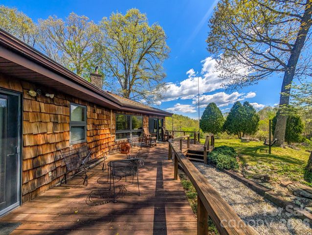 572 Pleasant Valley Road, Burnsville, NC 28714