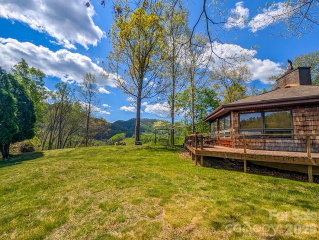 572 Pleasant Valley Road, Burnsville, NC 28714