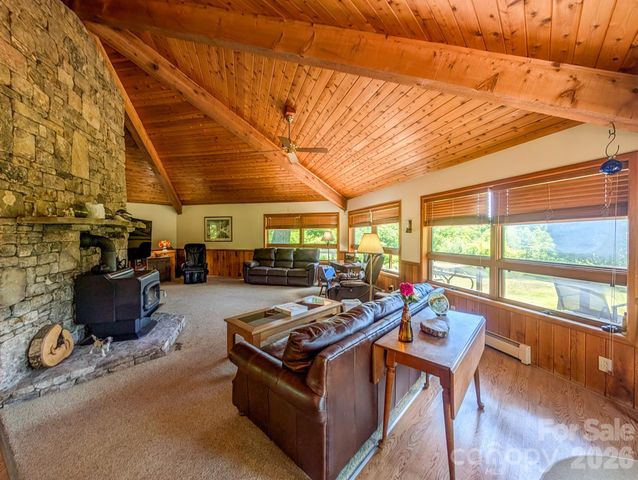 572 Pleasant Valley Road, Burnsville, NC 28714