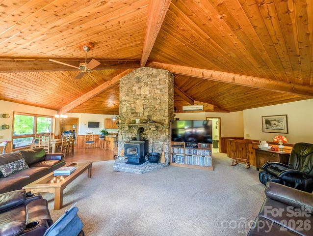 572 Pleasant Valley Road, Burnsville, NC 28714