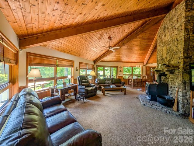 572 Pleasant Valley Road, Burnsville, NC 28714