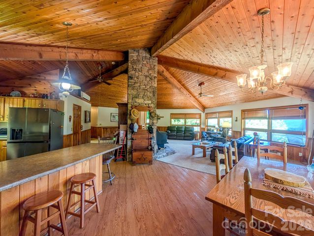 572 Pleasant Valley Road, Burnsville, NC 28714