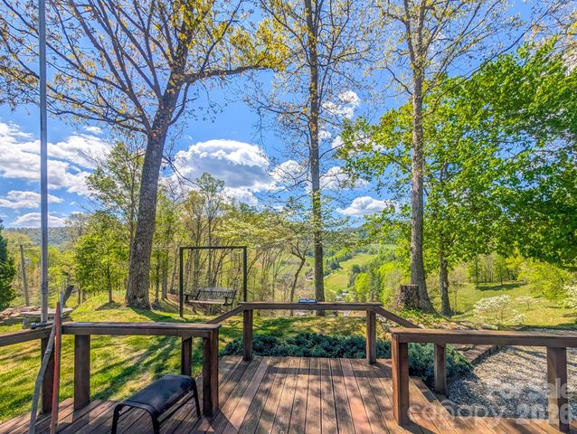 572 Pleasant Valley Road, Burnsville, NC 28714
