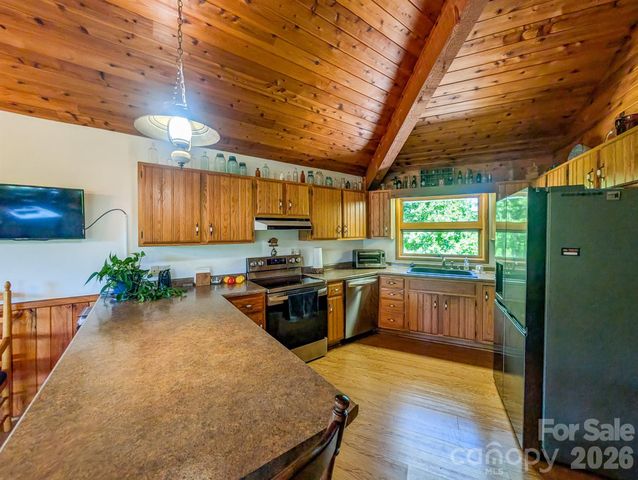 572 Pleasant Valley Road, Burnsville, NC 28714