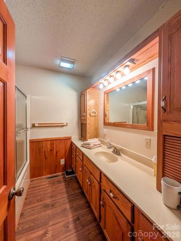 572 Pleasant Valley Road, Burnsville, NC 28714