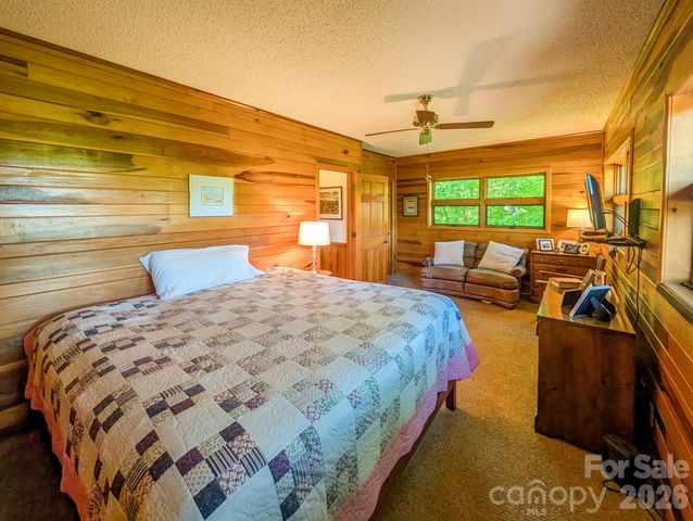 572 Pleasant Valley Road, Burnsville, NC 28714