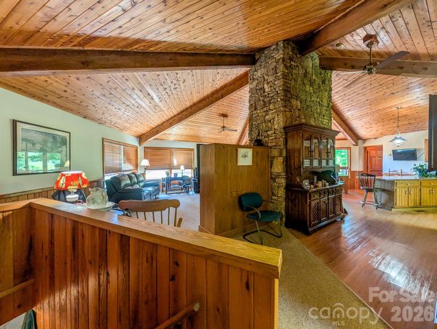 572 Pleasant Valley Road, Burnsville, NC 28714