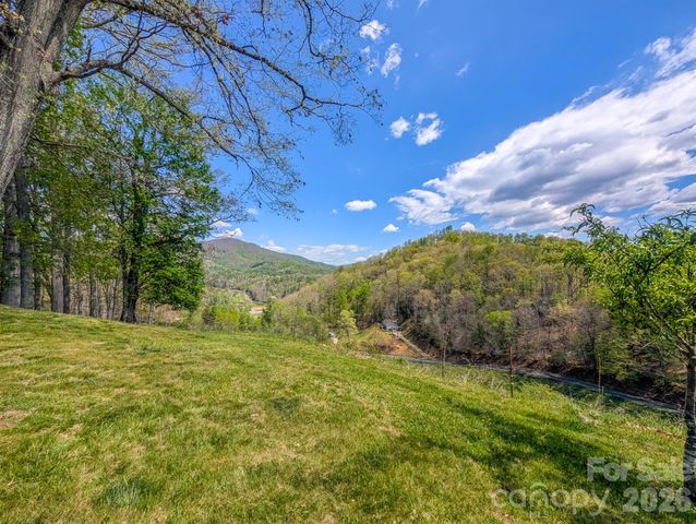 572 Pleasant Valley Road, Burnsville, NC 28714