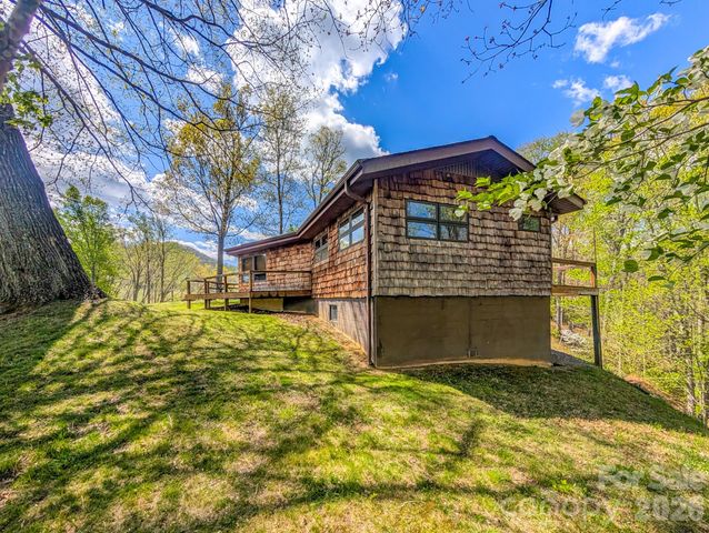 572 Pleasant Valley Road, Burnsville, NC 28714