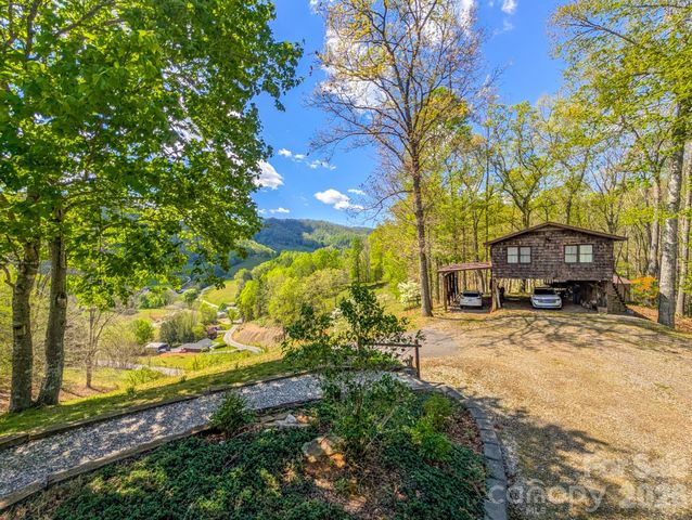 572 Pleasant Valley Road, Burnsville, NC 28714