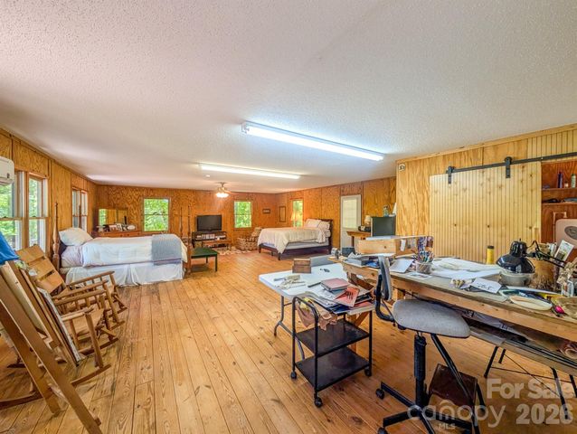 572 Pleasant Valley Road, Burnsville, NC 28714