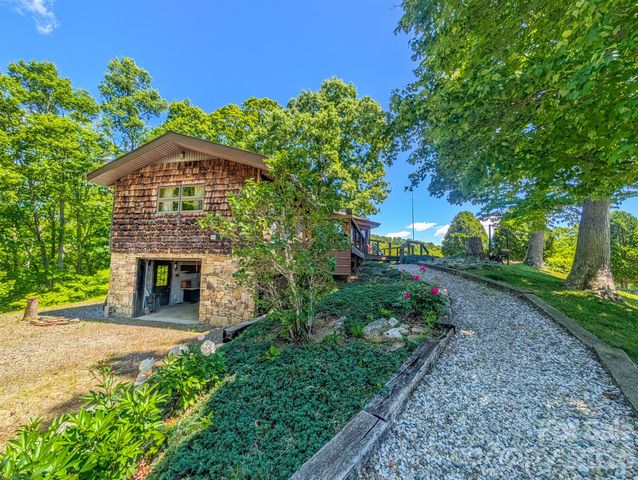 572 Pleasant Valley Road, Burnsville, NC 28714