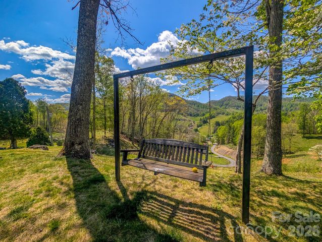572 Pleasant Valley Road, Burnsville, NC 28714