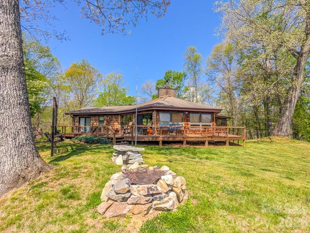 572 Pleasant Valley Road, Burnsville, NC 28714