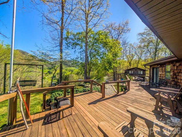 572 Pleasant Valley Road, Burnsville, NC 28714