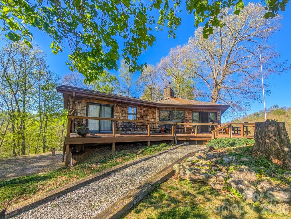572 Pleasant Valley Road, Burnsville, NC 28714