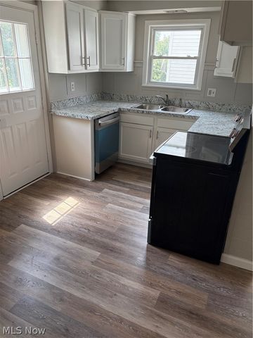 818 Saxon Avenue, Akron, OH 44314