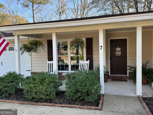 7 Goldfinch Court W, Savannah, GA 31419