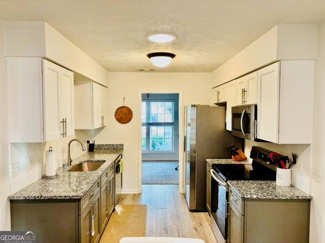 7 Goldfinch Court W, Savannah, GA 31419