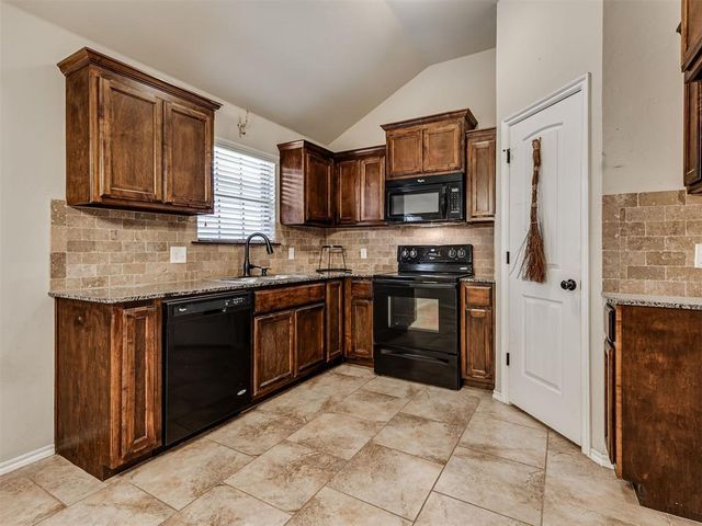 11917 SW 8th Street, Yukon, OK 73099