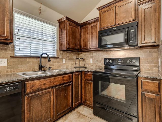 11917 SW 8th Street, Yukon, OK 73099