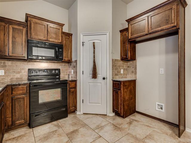 11917 SW 8th Street, Yukon, OK 73099