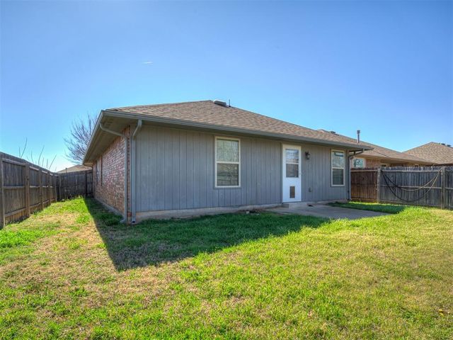 11917 SW 8th Street, Yukon, OK 73099