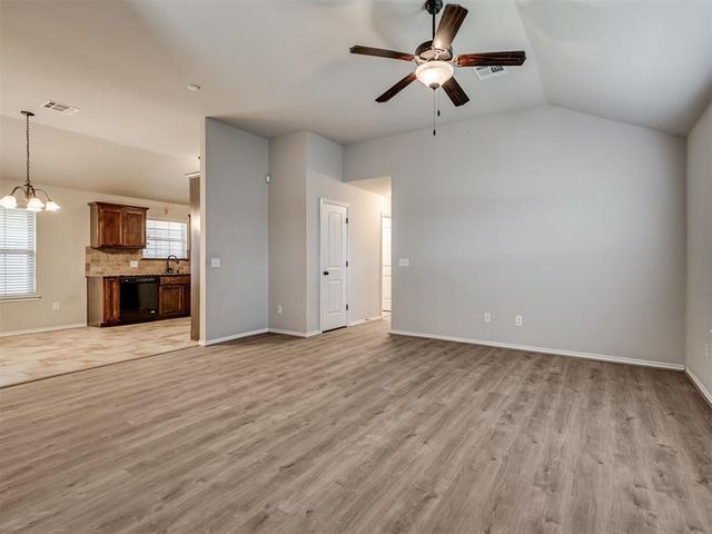 11917 SW 8th Street, Yukon, OK 73099