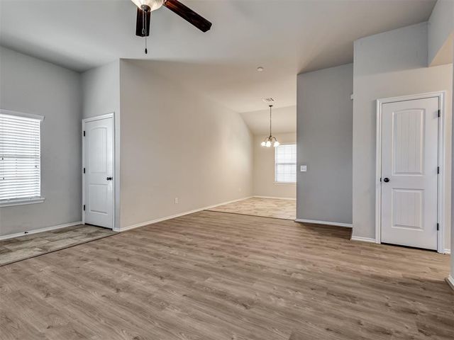 11917 SW 8th Street, Yukon, OK 73099