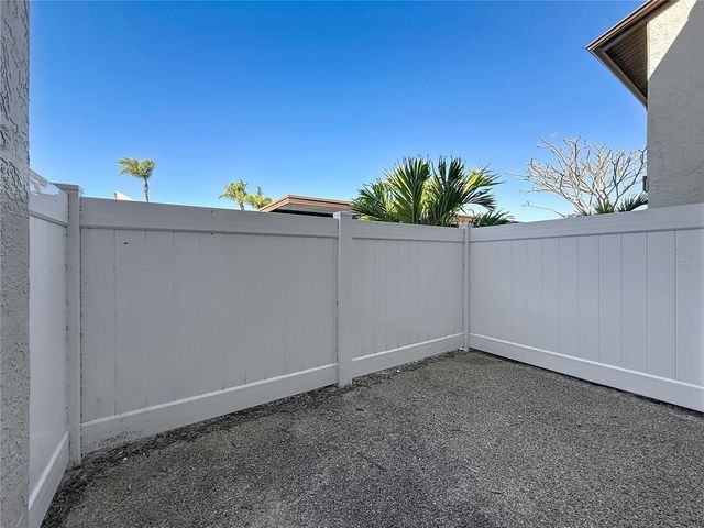 9209 SEMINOLE BOULEVARD 32, Seminole, FL 33772