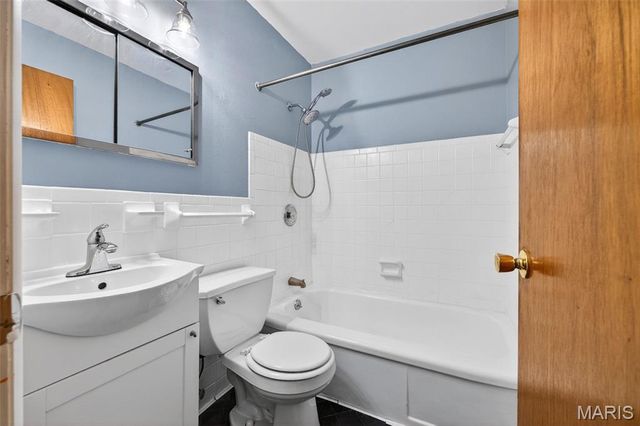 4849 Mohegan Drive, St Louis, MO 63123