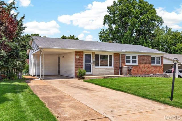 4849 Mohegan Drive, St Louis, MO 63123