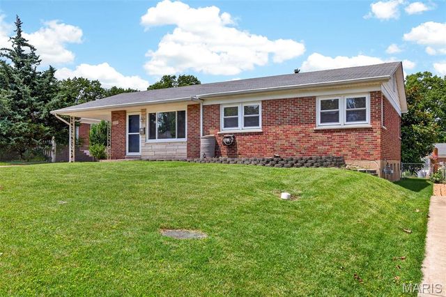 4849 Mohegan Drive, St Louis, MO 63123