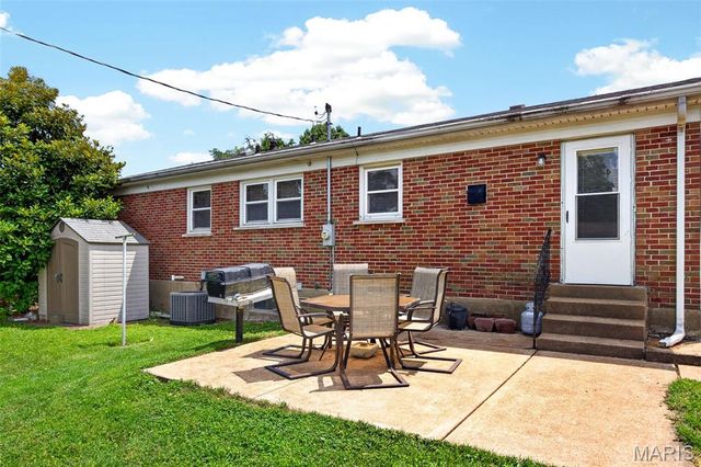 4849 Mohegan Drive, St Louis, MO 63123