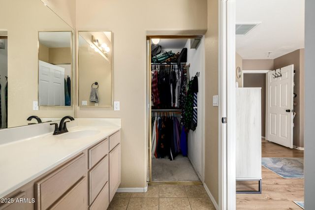 1675 E ROBIN Lane, Gilbert, AZ 85296