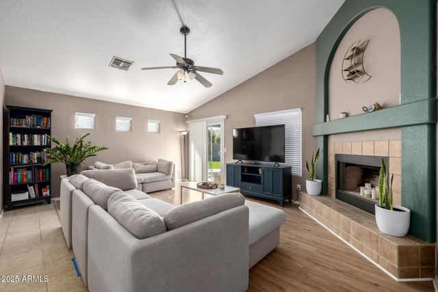 1675 E ROBIN Lane, Gilbert, AZ 85296