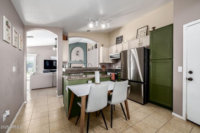 1675 E ROBIN Lane, Gilbert, AZ 85296