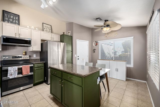 1675 E ROBIN Lane, Gilbert, AZ 85296