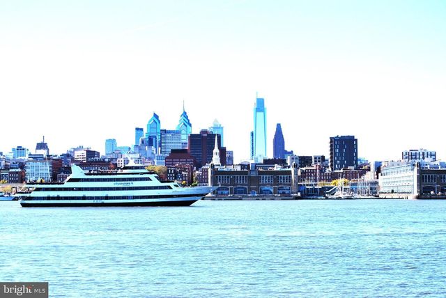 914 POINT ST, Camden, NJ 08102