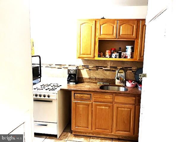 914 POINT ST, Camden, NJ 08102