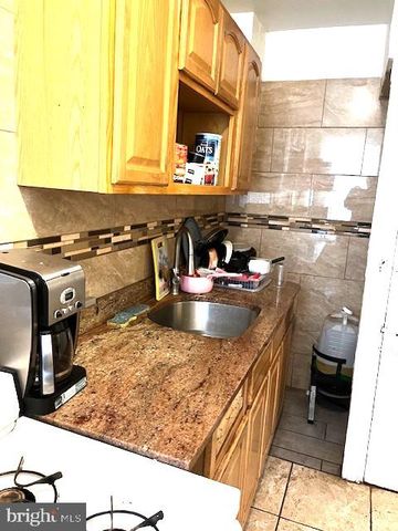 914 POINT ST, Camden, NJ 08102