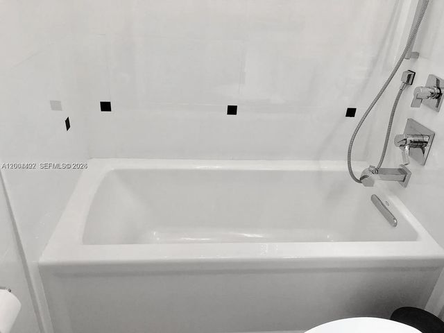 2140 NE 180th St, North Miami Beach, FL 33162