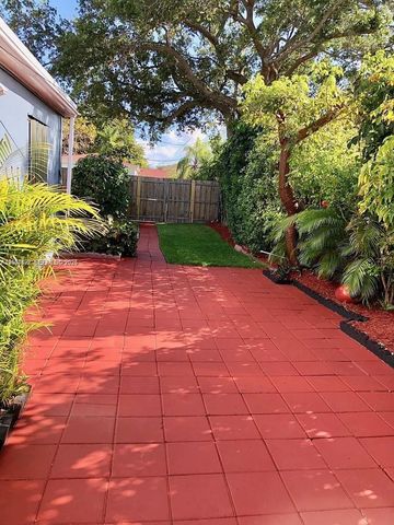 2140 NE 180th St, North Miami Beach, FL 33162