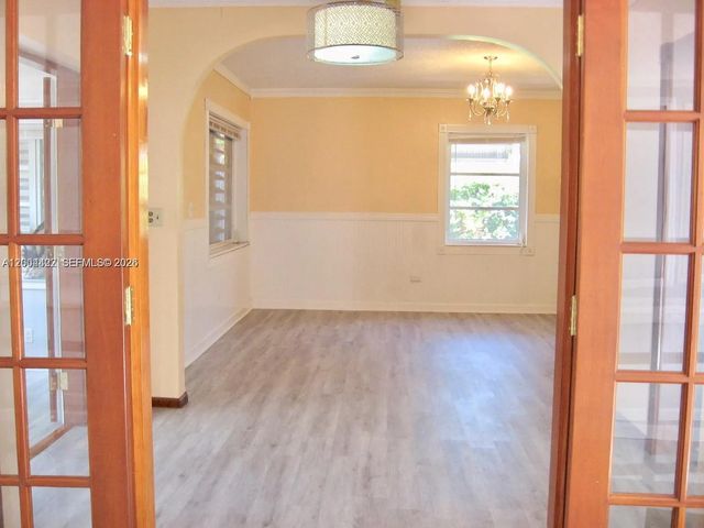 2140 NE 180th St, North Miami Beach, FL 33162