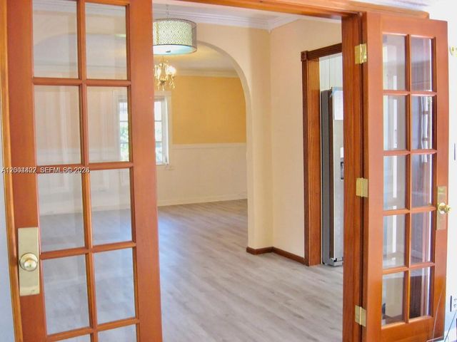 2140 NE 180th St, North Miami Beach, FL 33162