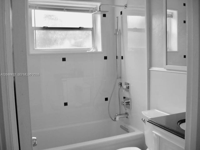 2140 NE 180th St, North Miami Beach, FL 33162