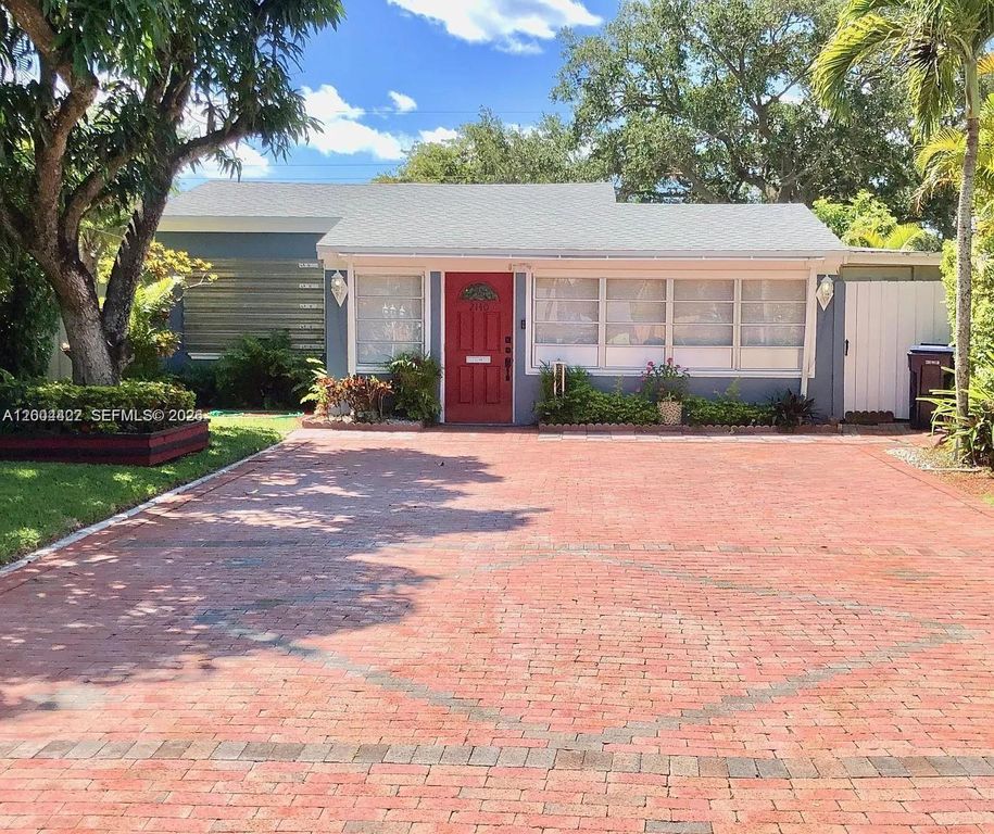2140 NE 180th St, North Miami Beach, FL 33162