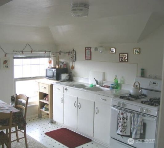 819 6th Avenue N, Seattle, WA 98109